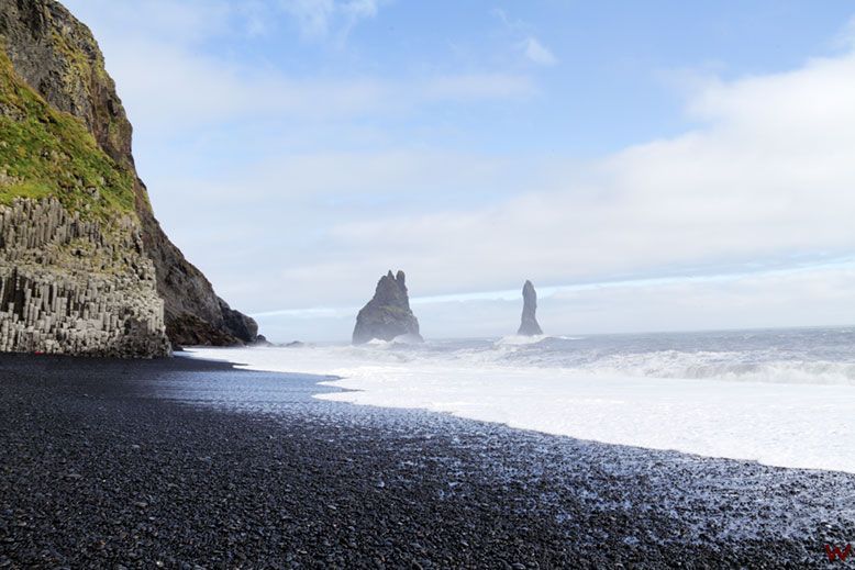 Columnas basálticas de Gardar en el Sur de Islandia