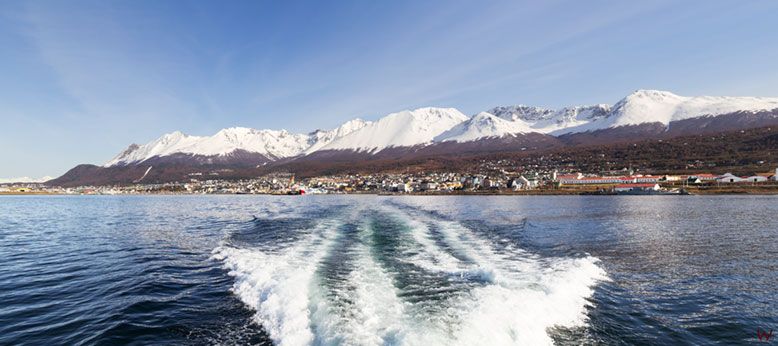 Vista de Ushuaia durante la excursión al Canal Beagle