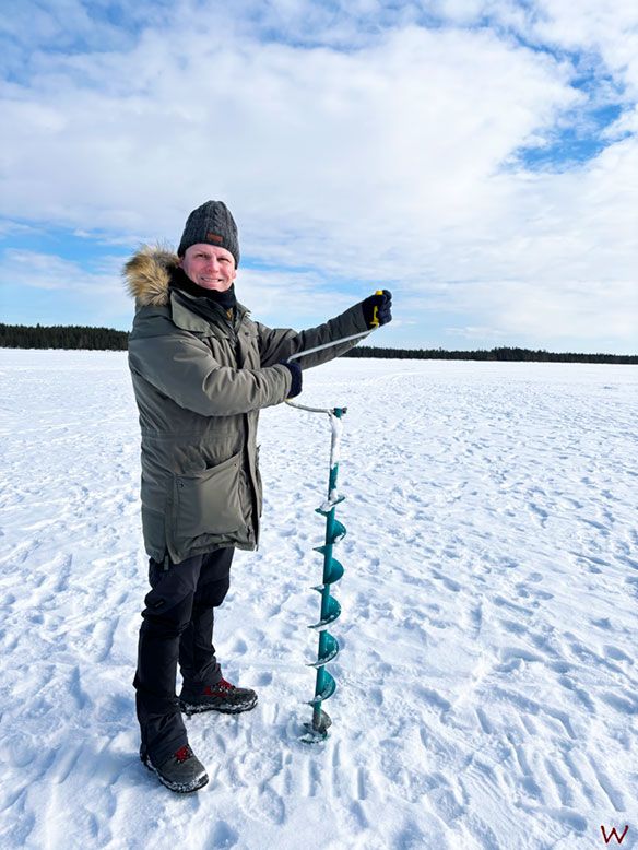 Nuestro sacacorchos gigante para pescar en el hielo en Rovaniemi