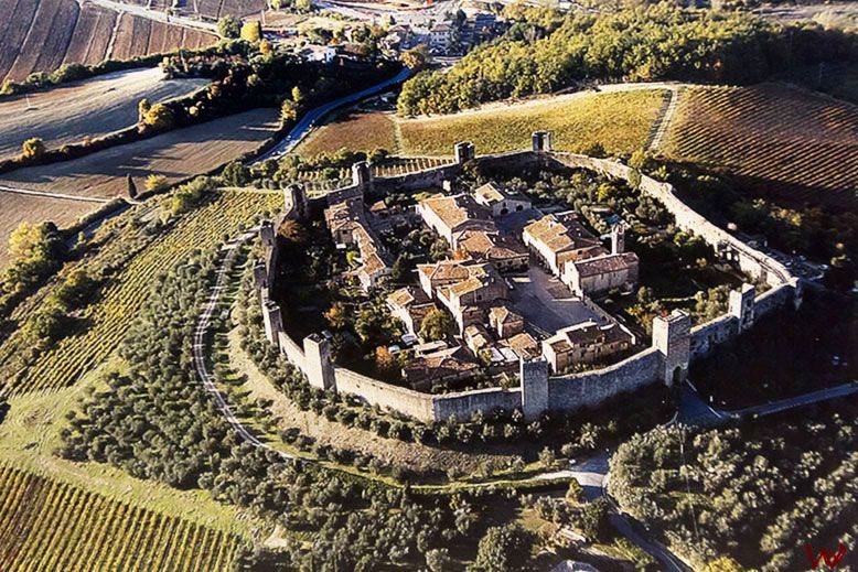 El pueblo de Monteriggioni desde las alturas, un bonito lugar de nuestra ruta por la Toscana en 7 días