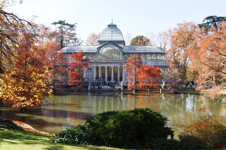 El Palacio de Cristal, uno de los mejores lugares que ver en El Retiro de Madrid