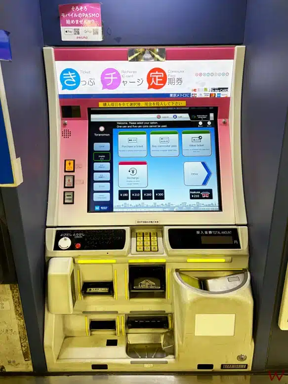 Al comprar el JR Pass evitas las máquinas expendedoras en japonés