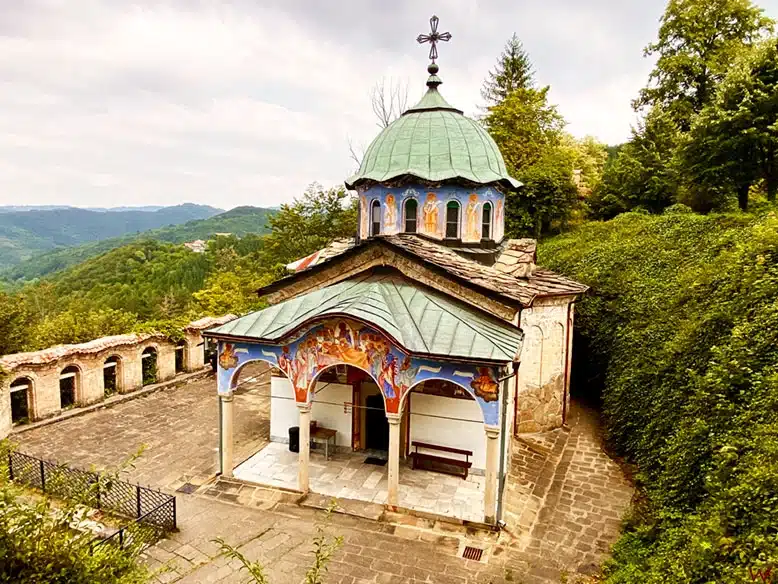 El Monasterio de Sokolski, uno de los más bonitos de Bulgaria