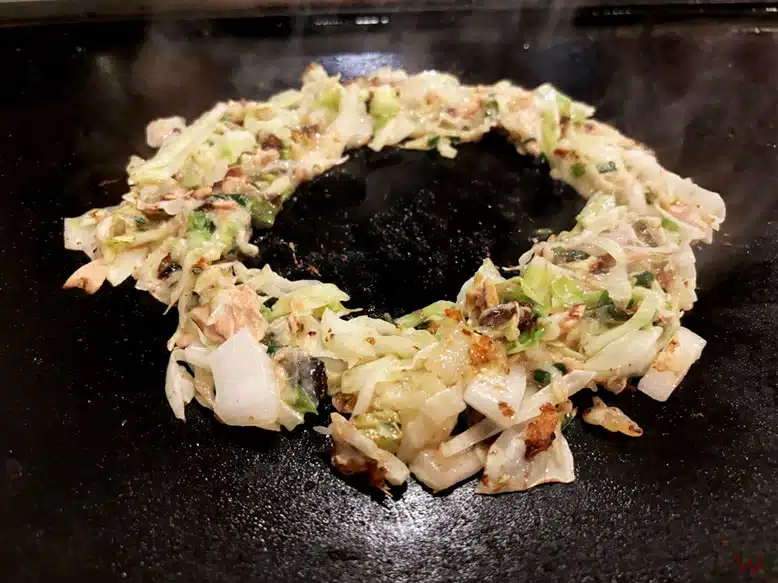 El Monjayaki es el plato estrella del Harajuku Sakuratei, uno de los mejores restaurantes donde comer en Tokio
