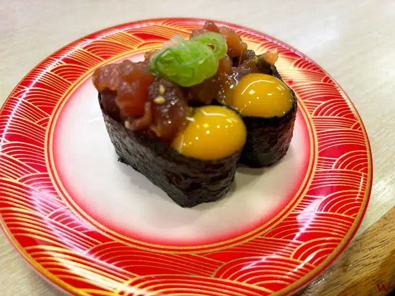 Sushi de huevo en el restaurante Musashi Sushi de Kioto