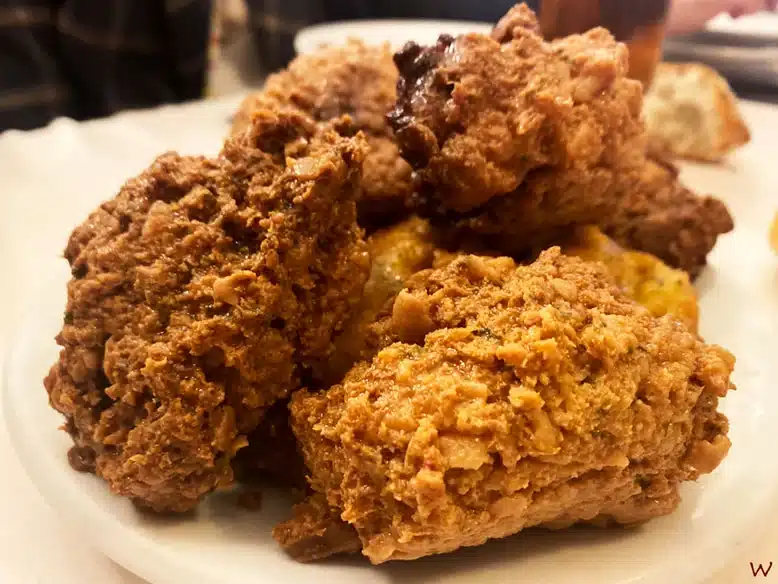 Prueba las bolas de relleno de Malacatín, uno de los restaurantes donde comer cocido madrileño