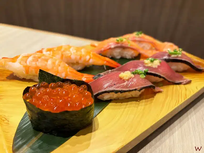 Prueba el mejor sushi de Tokio, una de las mejores cosas que hacer en Tokio