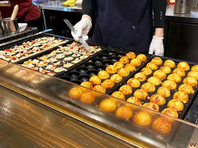 Takoyaki en el Mercado de Nishiki, uno de los mejores lugares que ver en Kioto