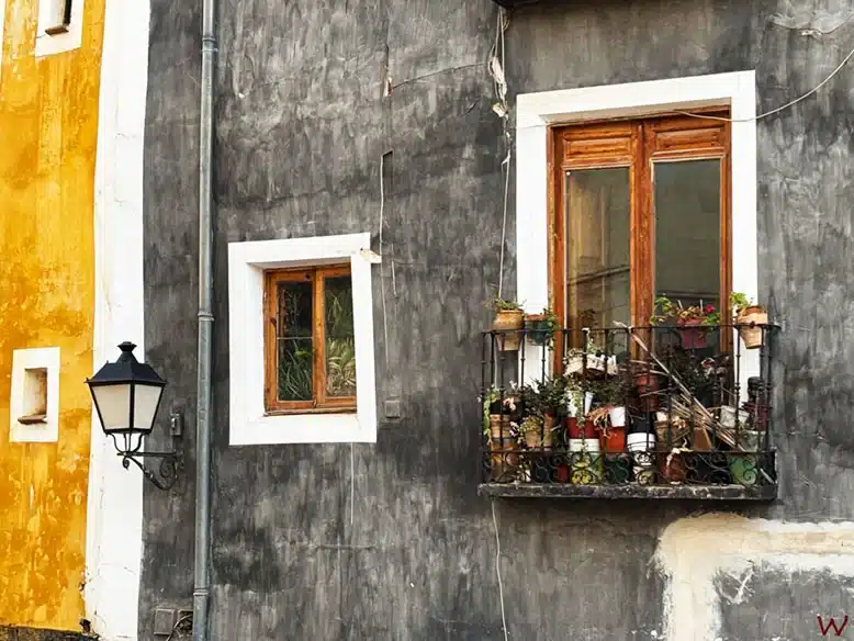 Las coloridas fachadas de Cuenca