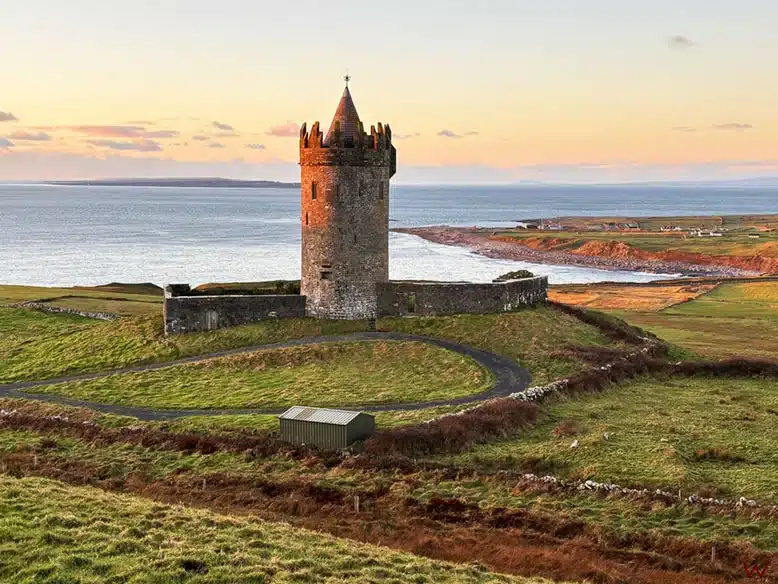 Castillo de Doonegore, uno de los lugares que ver en los alrededores de Galway