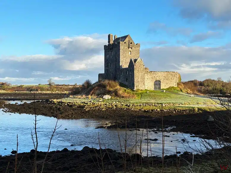 Castillo de Dunguaire, uno de los lugares que ver en los alrededores de Galway