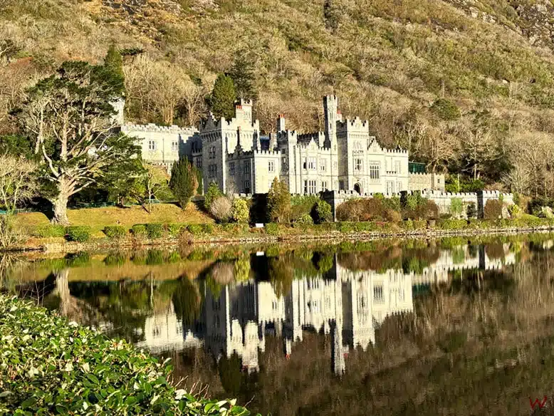 La Abadía de Kylemore es lo mejor que visitar en los alrededores de Galway en nuestra ruta en coche por Irlanda