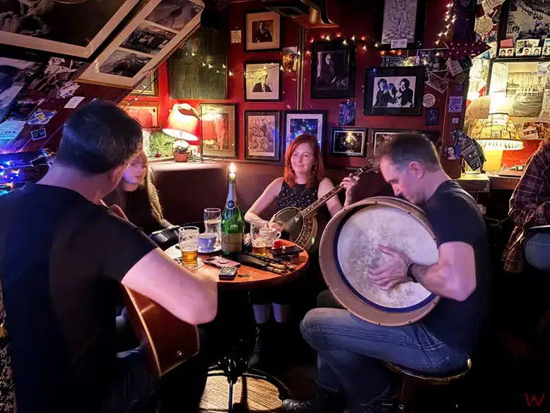 Música en directo en el Sin E Pub de Cork