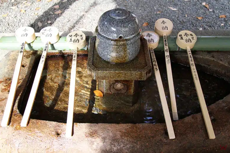 Utensilios en el Templo Fushimi Inari-Taisha