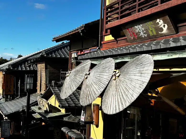 La calle comercial Higashiyama, una de las calles que ver en Kioto