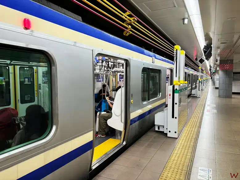 Ir del aeropuerto del Narita al centro de Tokio en tren