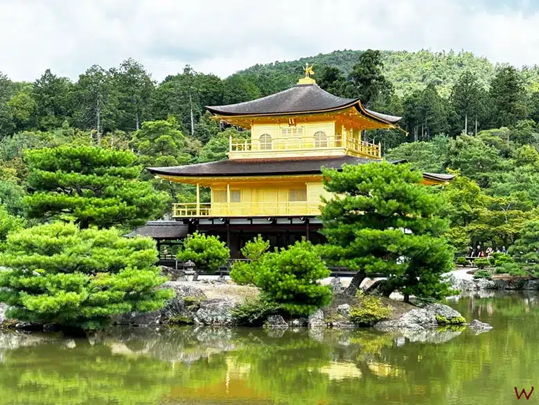 El Pabellón Dorado es uno de los sitios que ver en Kioto en la ruta por Japón en 11 días