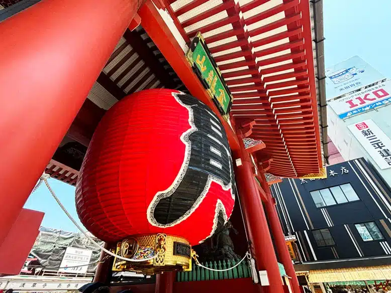 La Puerta Kaminarimon, uno de los lugares que ver en Tokio