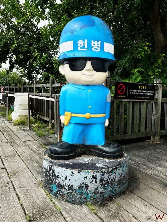 Soldado surcoreano en nuestra excursión a la zona desmilitarizada de Corea