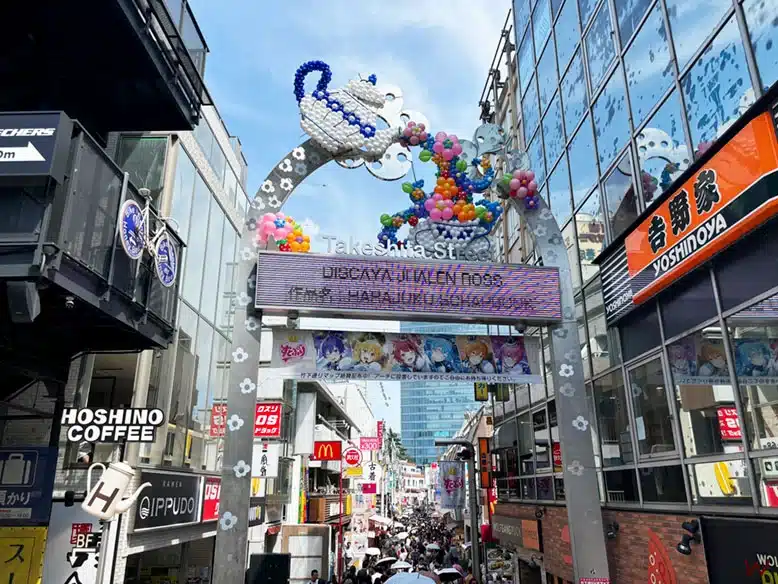 La calle Takeshita, epicentro de Harajuku y uno de los lugares que ver en Tokio