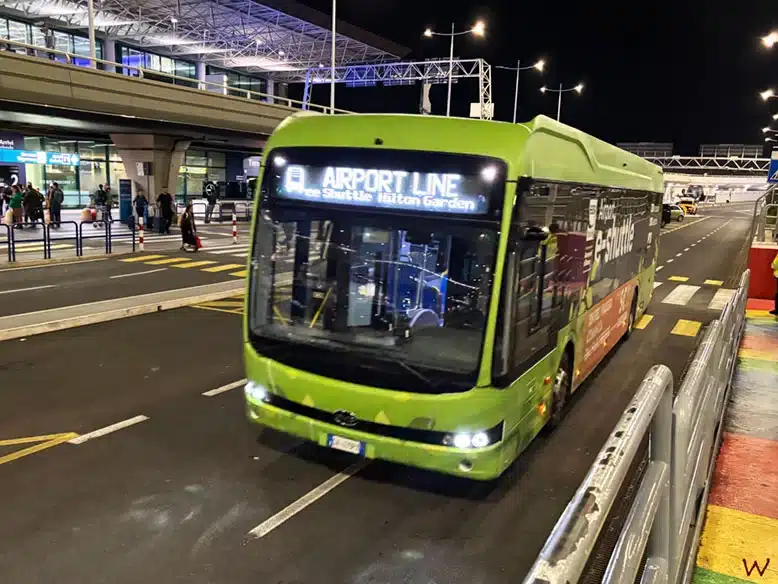 El autobús para ir del aeropuerto de Fiumicino al centro de Roma