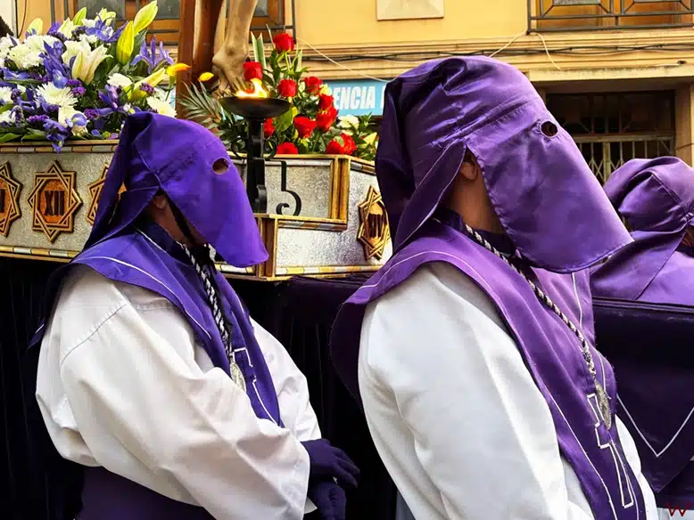 Nazarenos de la Semana Santa en Teruel