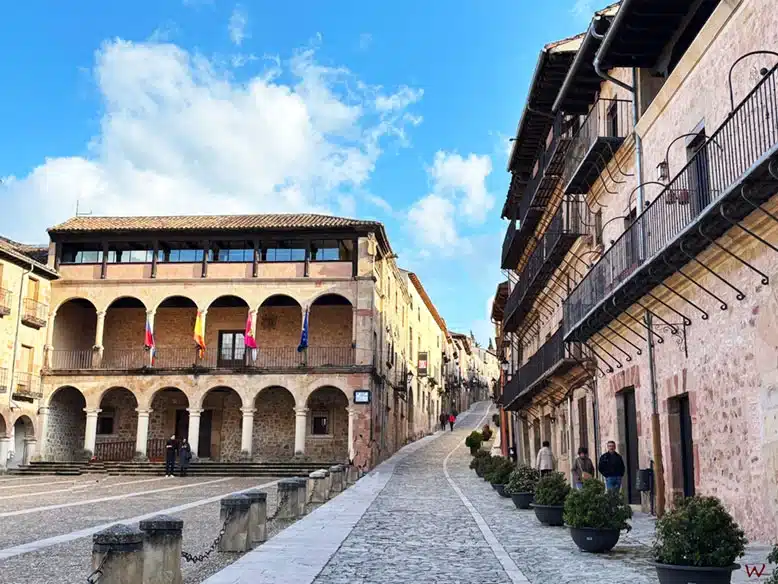 La Plaza Mayor de Sigüenza, uno de los lugares que ver en Sigüenza en un día imprescindibles
