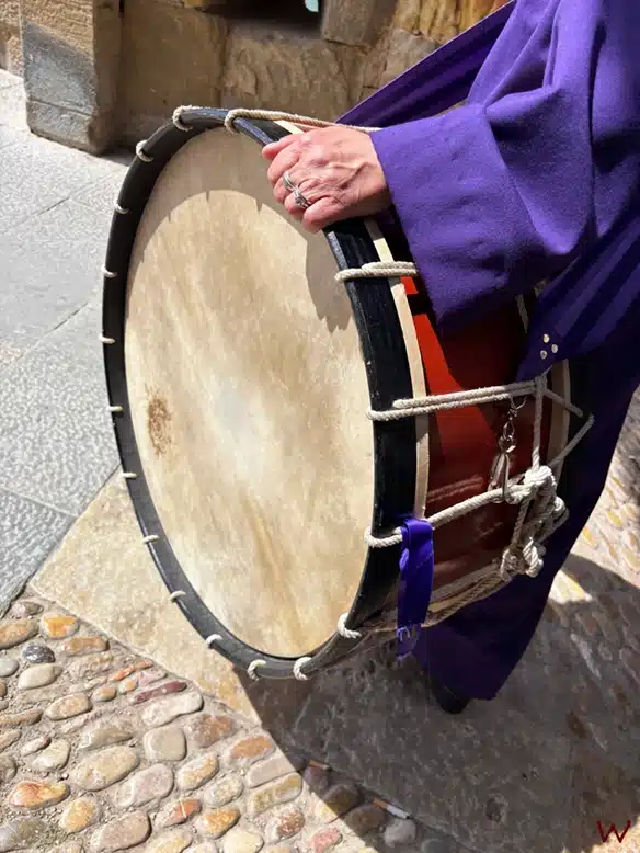 Bombos y tambores son los protagonistas de la Semana Santa en Teruel