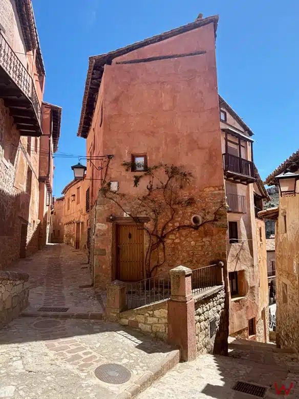 La calle Santiago en Albarracín