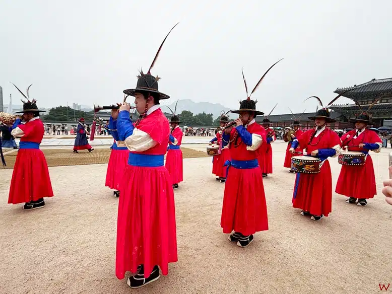 El cambio de guardia en el Palacio Gyeongbokgung de Seúl