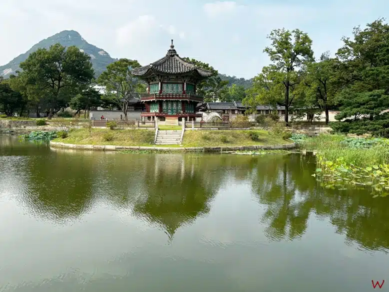 El precioso Hyangwonjeong en nuestra ruta por Japón y Corea
