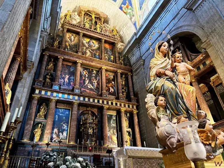 El retablo mayor de la Basílica del Monasterio de El Escorial