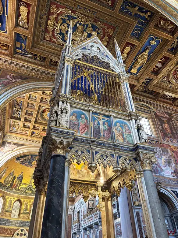 El baldaquino de San Giovanni en Roma