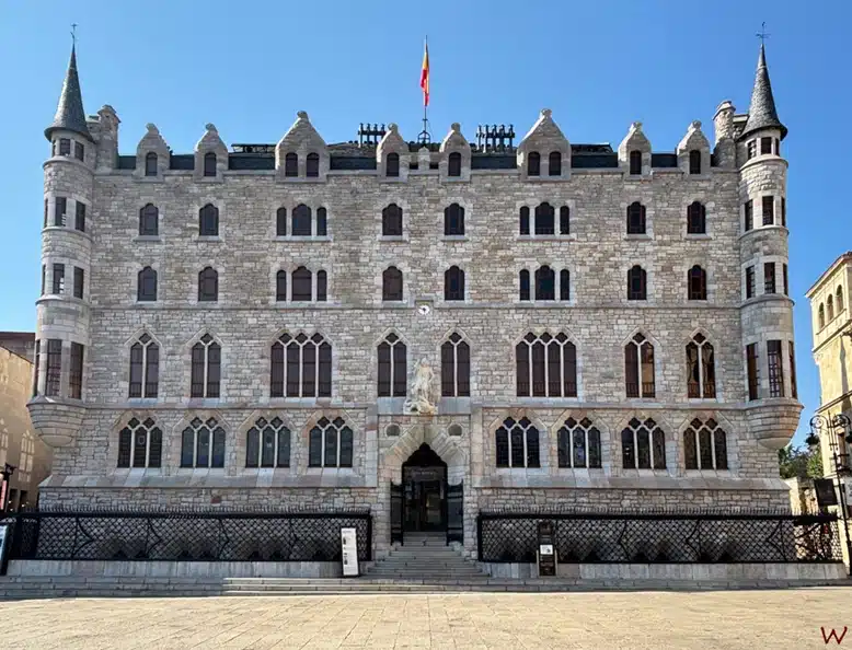 Casa Botines, de Gaudí, uno de los lugares que visitar en León