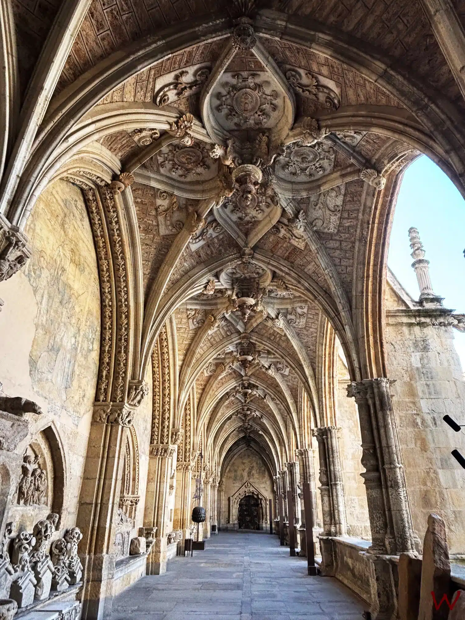 El claustro de la Catedral de León