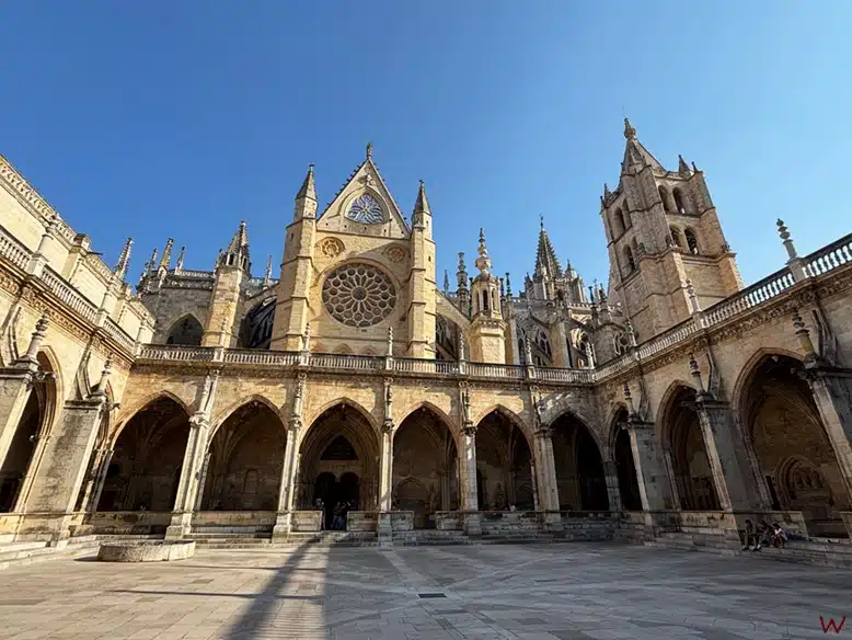 El claustro de la Catedral de León