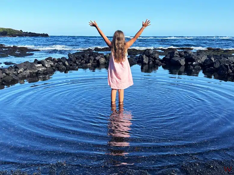 Piscinas de agua marina en Punalu'u Beach