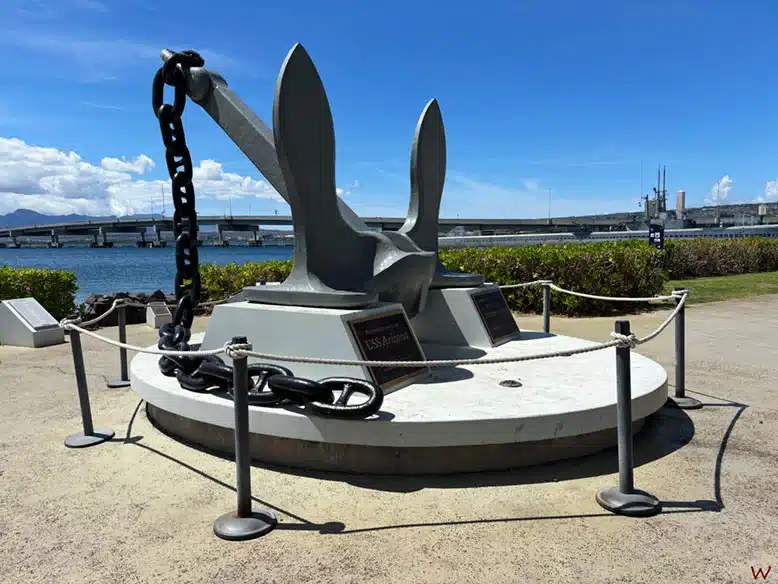 El ancla del USS Arizona en Pearl Harbor
