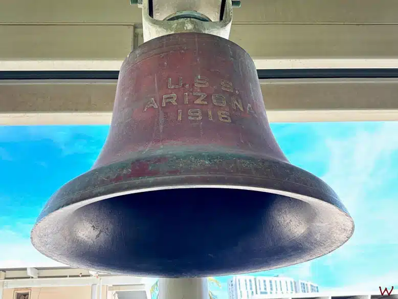 La campana del USS Arizona al visitar Pearl Harbor