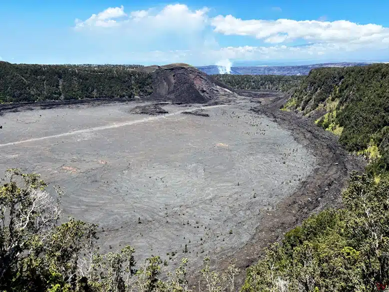 El Kilauea Iki Trail desde lo alto del cráter