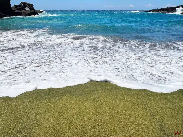 Descubre cómo ir a la playa de arena verde de Hawaii