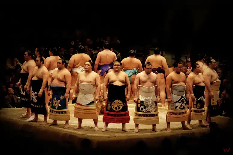 Ceremonia de apertura de sumo en Tokio