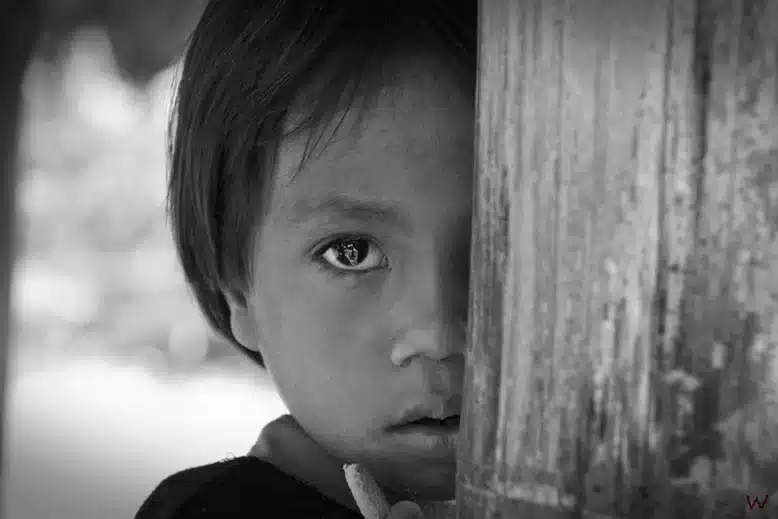 Miradas de un niño en Indonesia